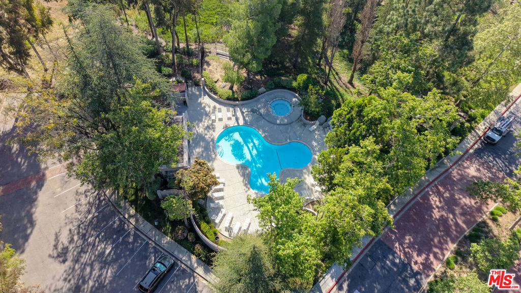 https://media.crmls.org/mediaz/9cee3233-0492-49c2-8cdf-95c28105740f.jpg?preset=X-Large
