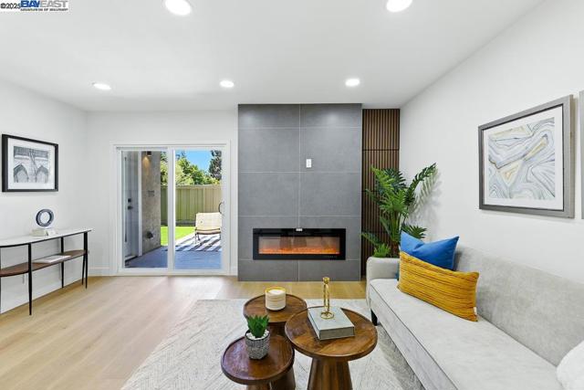 739 Aries Ln, Foster City CA: https://media.crmls.org/mediaz/9cee6364-6831-44da-9355-ad6f7865e943.jpg