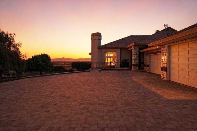 275 Nicholson Drive, Hollister CA: https://media.crmls.org/mediaz/9cef5bcd-8a41-4e75-a788-38d23a6126ed.jpg