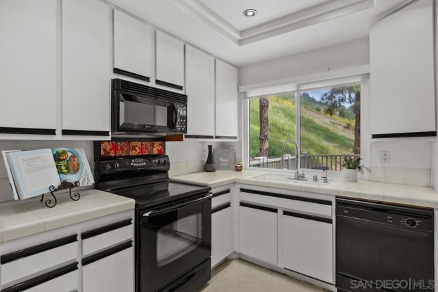 3762 Balboa Terrace Unit B, San Diego CA: https://media.crmls.org/mediaz/9cef98ca-ecc3-48ec-bbd7-c9b08bf7a448.jpg