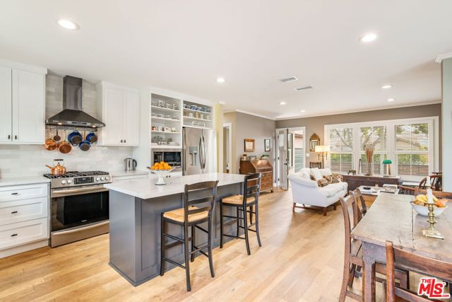 11521 Segrell Way, Culver City CA: https://media.crmls.org/mediaz/9cefbb91-f59a-4623-97be-d71b1b692d01.jpg