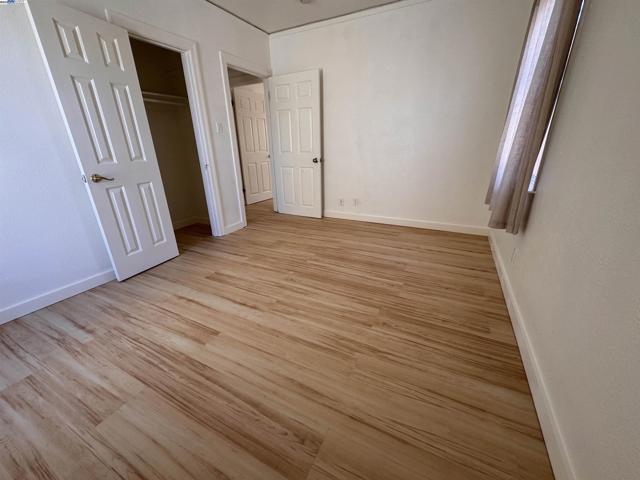 1527 77th Ave, Oakland CA: https://media.crmls.org/mediaz/9cefe325-47fc-47df-b8ac-787c6710cfb8.jpg