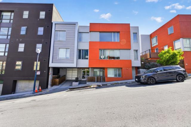 570 Innes Avenue, San Francisco CA: https://media.crmls.org/mediaz/9cf0083e-5d24-4435-9513-4d290ecd4340.jpg