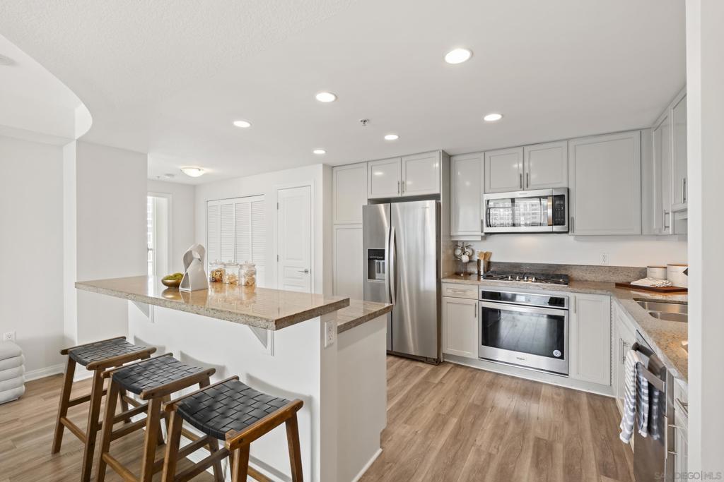 510 1st Ave - photo 2
