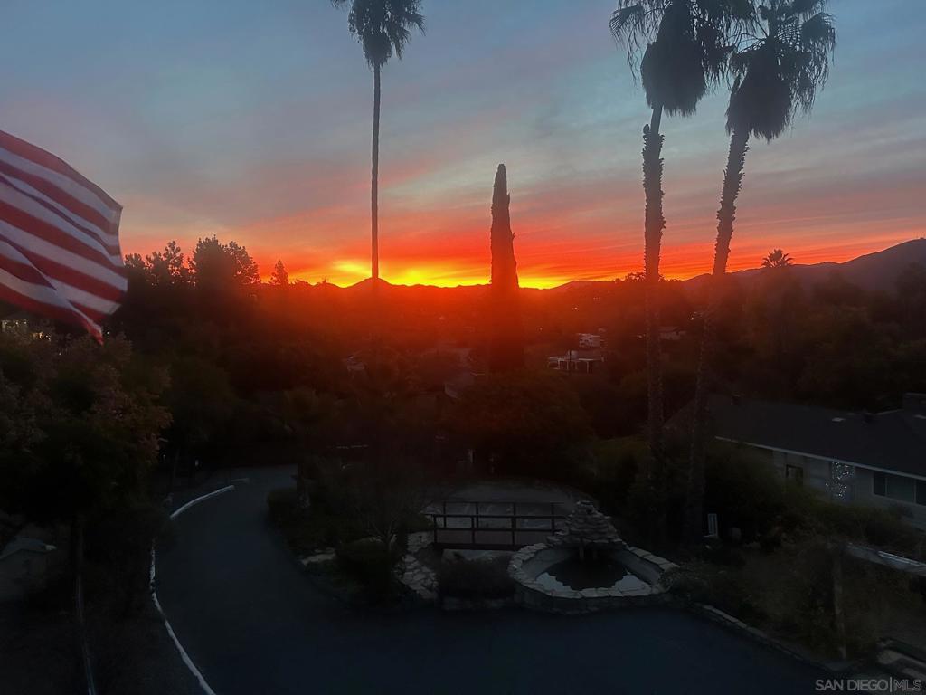 https://media.crmls.org/mediaz/9cf041d5-688b-4cc3-8a13-1421918ea820.jpg?preset=X-Large