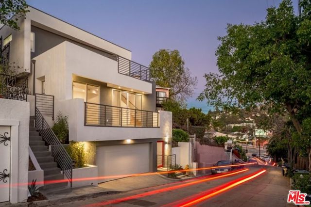 3907 De Longpre Avenue, Los Angeles CA: https://media.crmls.org/mediaz/9cf04e3c-cbde-4331-a254-03df3d5ff6a8.jpg
