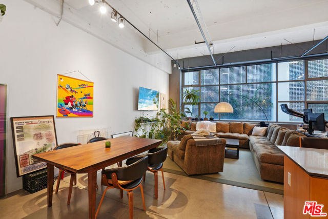 1130 S Flower Street, Los Angeles CA: https://media.crmls.org/mediaz/9cf07c6d-bfc9-4ce5-9b04-642d52e8aaac.jpg
