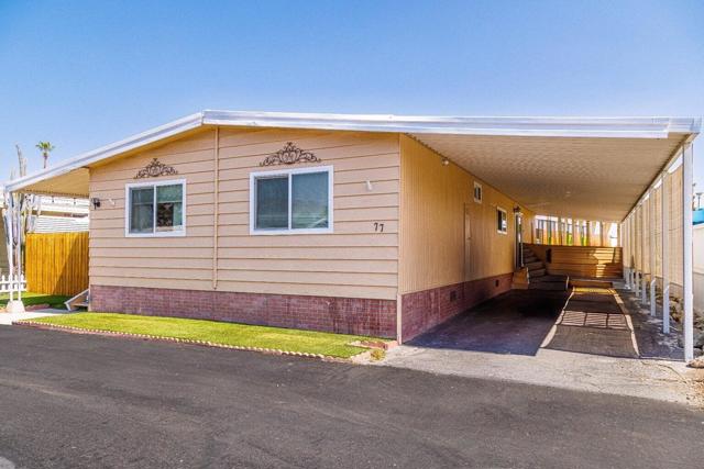 43155 Portola Avenue, Palm Desert CA: https://media.crmls.org/mediaz/9cf08857-beb0-47ce-9ed0-4d8d4b093130.jpg