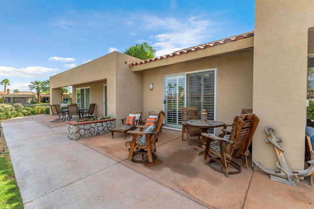 165 Lake Shore Drive, Rancho Mirage CA: https://media.crmls.org/mediaz/9cf108f9-6f57-4805-8d37-de8f34d1828f.jpg