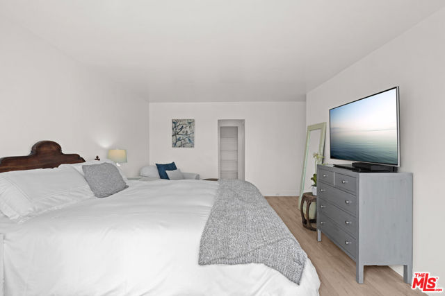 23908 De Ville Way, Malibu CA: https://media.crmls.org/mediaz/9cf1b786-7efe-4341-a5a4-2e6fafd43470.jpg