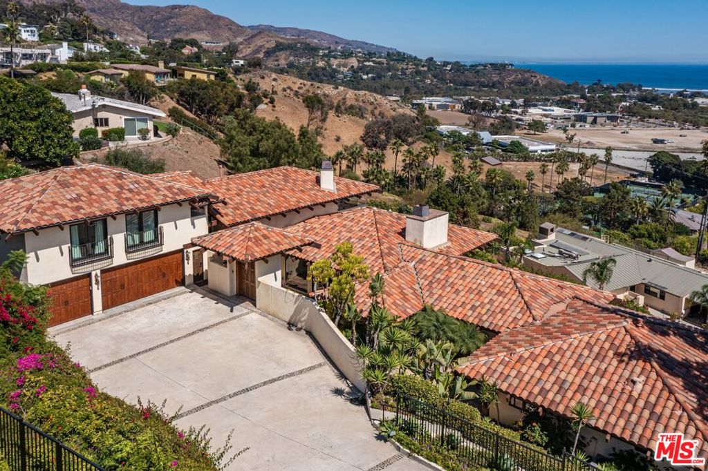 3504 Coast View Drive