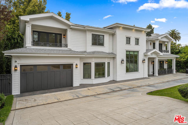 126 N Canyon View Drive, Los Angeles CA: https://media.crmls.org/mediaz/9cf23da3-bcc7-4786-b4c8-47684eb25a2e.jpg