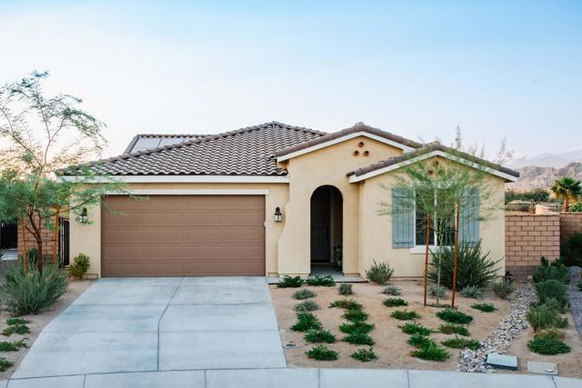42695 Torno Place, Indio CA: https://media.crmls.org/mediaz/9cf2c861-470c-474d-9db1-0101e6799c53.jpg
