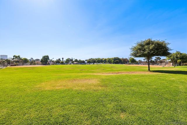 823 Fuchsia Ln, San Diego CA: https://media.crmls.org/mediaz/9cf332c3-e74d-4dd4-875e-d98c97f7b8fe.jpg