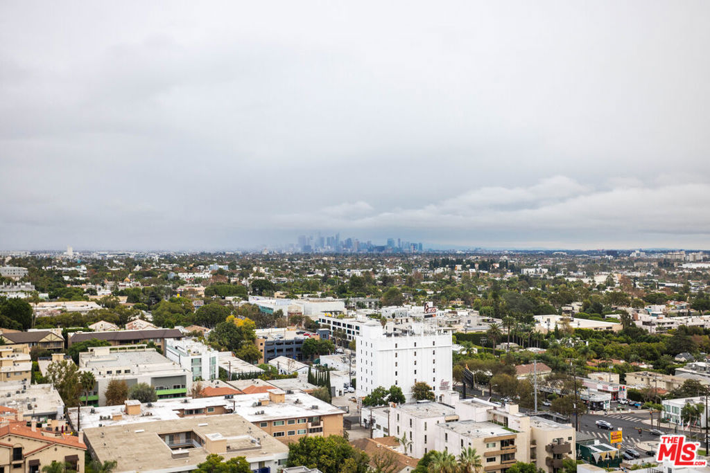 https://media.crmls.org/mediaz/9cf373af-4912-4213-a175-bbea35653ca4.jpg?preset=X-Large