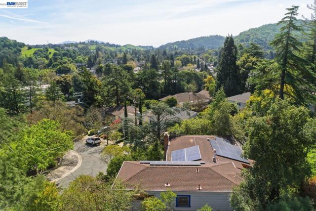 3890 Serrano St, Martinez CA: https://media.crmls.org/mediaz/9cf3833e-eb69-44b4-98d6-91551846d41f.jpg
