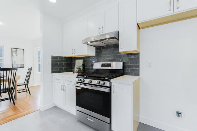4715 Davenport Avenue, Oakland CA: https://media.crmls.org/mediaz/9cf3e681-fe02-402d-b356-6a48d876e57d.jpg
