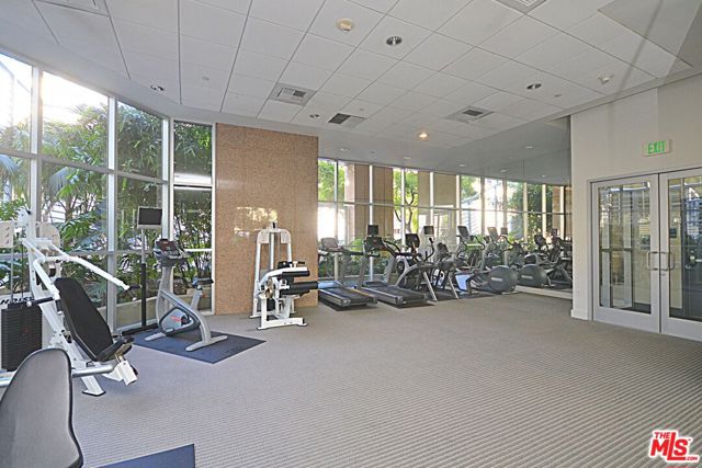 801 S Grand Avenue, Los Angeles CA: https://media.crmls.org/mediaz/9cf433aa-090c-49ec-8c4f-c66a3936db8f.jpg