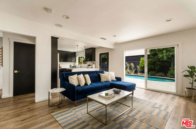 13123 Magnolia Boulevard, Sherman Oaks CA: https://media.crmls.org/mediaz/9cf49390-8b0e-4c40-8b66-4f4503c8513c.jpg
