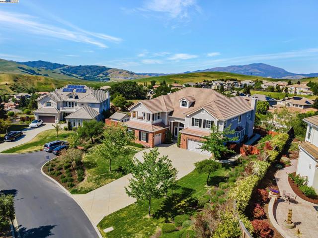 548 Wycombe Ct, San Ramon CA: https://media.crmls.org/mediaz/9cf4aada-f682-461f-a3aa-1ea24d02b271.jpg