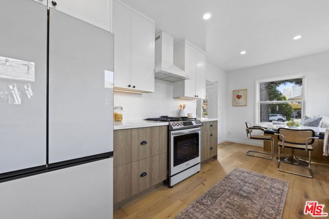 3908 Bentley Avenue, Culver City CA: https://media.crmls.org/mediaz/9cf50d94-561e-4633-a48a-a637992d4fea.jpg