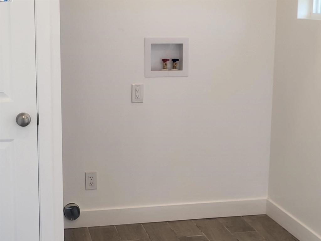 https://media.crmls.org/mediaz/9cf53104-58fd-49ea-bf85-a115ebe14879.jpg?preset=X-Large