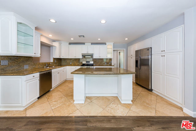 4503 Vesper, Sherman Oaks CA: https://media.crmls.org/mediaz/9cf53772-482c-4cb4-ada7-72b87e4751d4.jpg
