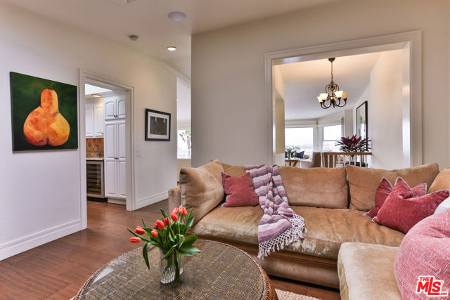 218 Montreal Street, Playa del Rey CA: https://media.crmls.org/mediaz/9cf5c097-372f-4fc3-9f6b-6a0b1d4e2d6f.jpg