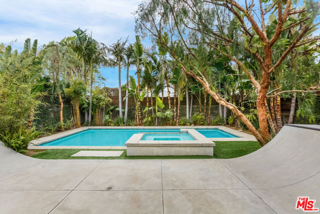 4229 Elmer Avenue, North Hollywood CA: https://media.crmls.org/mediaz/9cf5dfa4-decd-4e04-a1d4-6b8e9f0e044c.jpg
