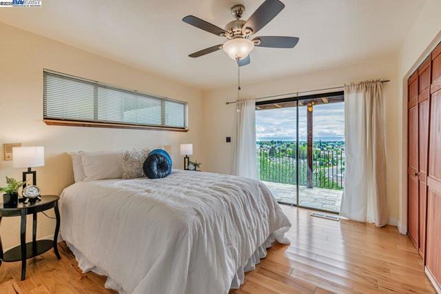 31865 Chicoine Ave, Hayward CA: https://media.crmls.org/mediaz/9cf639e3-7698-4382-821f-94c468b3a633.jpg