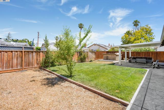 548 Sonoma Ave, Livermore CA: https://media.crmls.org/mediaz/9cf65d46-4924-4027-b60b-3b27fd94191c.jpg