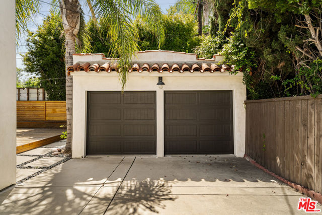 459 N Crescent Heights Boulevard, Los Angeles CA: https://media.crmls.org/mediaz/9cf6cd33-e820-4422-a6e3-3b2b06e49fc3.jpg