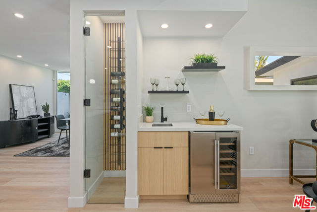 23442 Burbank Boulevard, Woodland Hills CA: https://media.crmls.org/mediaz/9cf77bbf-1db9-46df-9e78-a81c7446d221.jpg