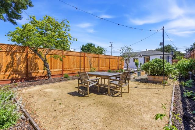 1257 Laurel Avenue, East Palo Alto CA: https://media.crmls.org/mediaz/9cf7bb48-252c-451c-83b4-406da4cc74dd.jpg