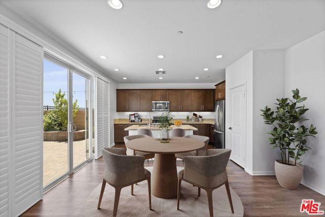 20650 Huntley Way, Santa Clarita CA: https://media.crmls.org/mediaz/9cf7bc74-b354-4b09-a269-50839a38c4dd.jpg