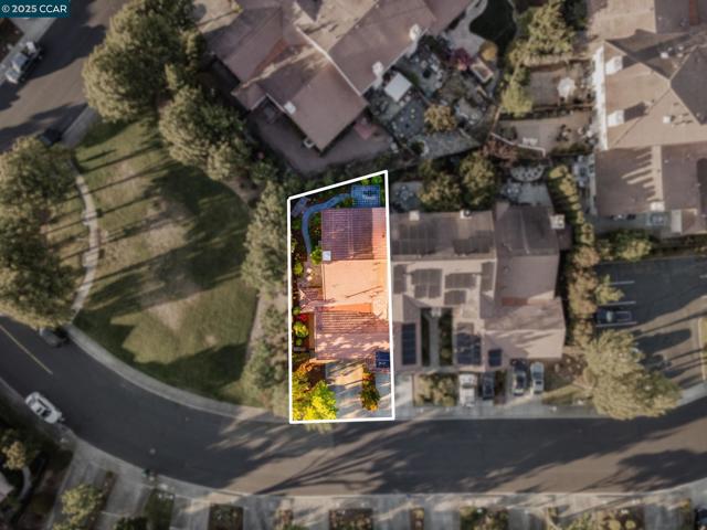 302 Columbia Cir, Benicia CA: https://media.crmls.org/mediaz/9cf7e10c-5af4-4edb-8523-d36d67da05e0.jpg