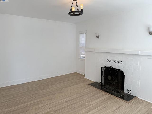 7800 Lockwood St, Oakland CA: https://media.crmls.org/mediaz/9cf7fb7a-a4ca-43f2-87a3-12b23759f801.jpg