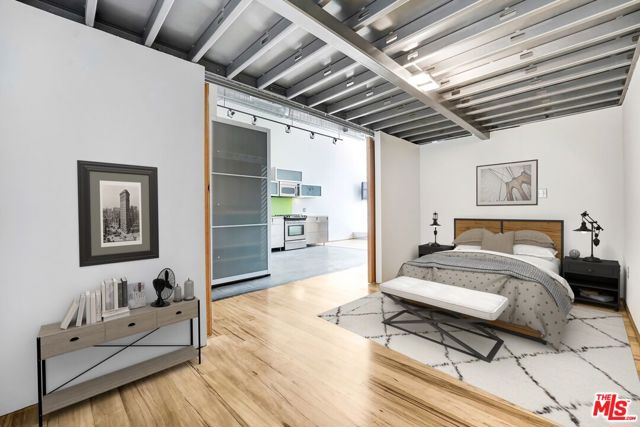 1850 Industrial Street, Los Angeles CA: https://media.crmls.org/mediaz/9cf8ae0e-323f-458f-95c3-d211affb851c.jpg