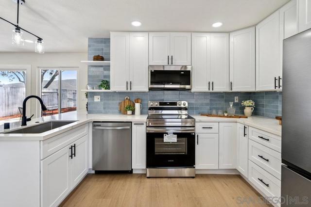 8313 Carlton Oaks Dr, Santee CA: https://media.crmls.org/mediaz/9cf92e80-9cc5-4fab-96c1-d4a925a97527.jpg
