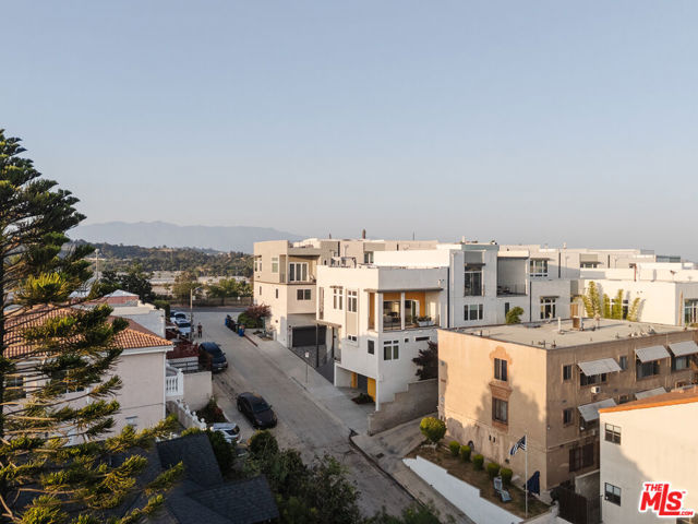 1124 W Panorama Way, Los Angeles CA: https://media.crmls.org/mediaz/9cfa5715-d970-4b77-931d-624914d2cad7.jpg