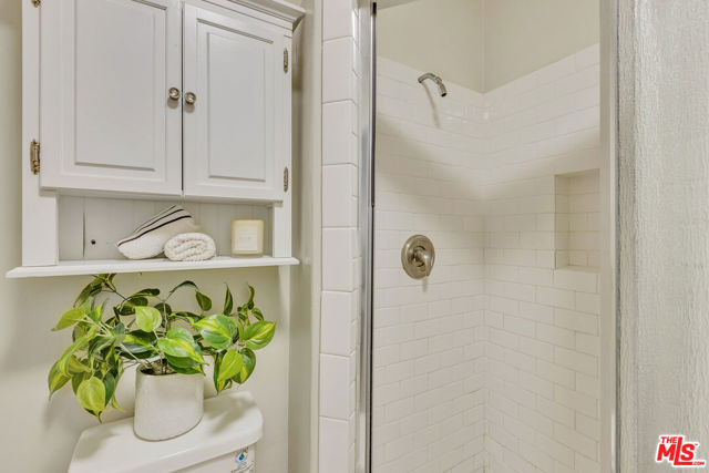 433 E 97th Street, Los Angeles CA: https://media.crmls.org/mediaz/9cfad9be-7ac5-4054-bc6e-b7d2ad2c1ae8.jpg