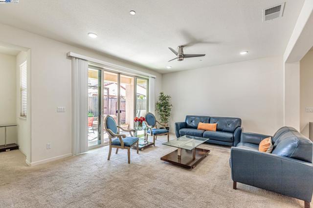 9315 Wild Lilac Cir, Sacramento CA: https://media.crmls.org/mediaz/9cfb0c70-a0fd-4ec8-95a0-3a4b3732e7c7.jpg