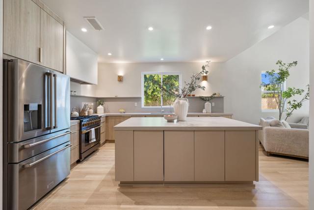 Image 13 of 76 For 79938 Dewsbury Drive