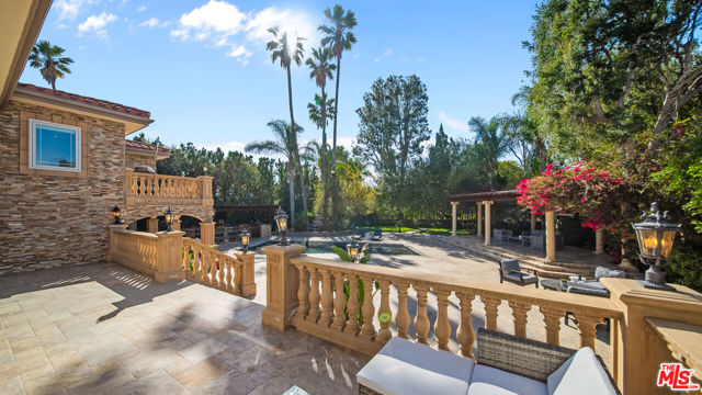 10801 Bothwell Road, Chatsworth CA: https://media.crmls.org/mediaz/9cfd272f-5280-455d-9c04-1b5507713792.jpg