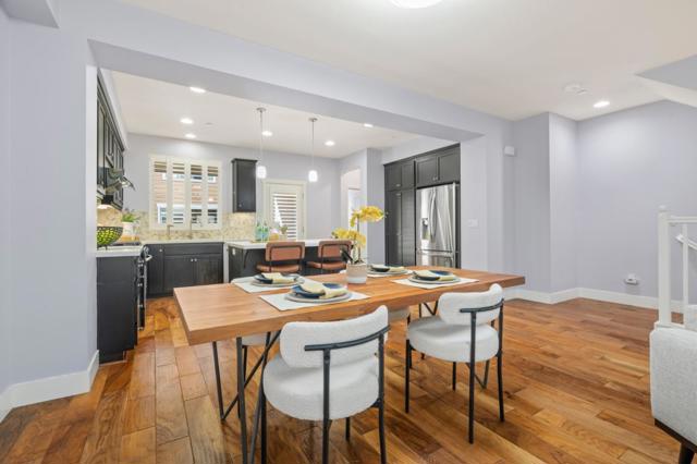 2560 Saffron Way, Mountain View CA: https://media.crmls.org/mediaz/9cfd7140-1758-4cd6-ae02-dc6e2f02dfe9.jpg