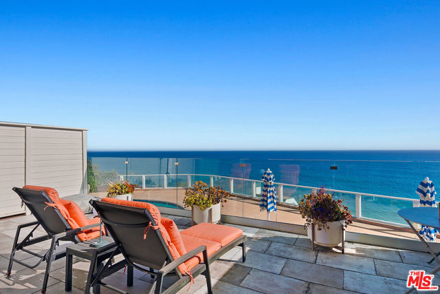 27400 Pacific Coast Highway, Malibu CA: https://media.crmls.org/mediaz/9cfe4760-300f-40fc-9df1-c878a82974a7.jpg