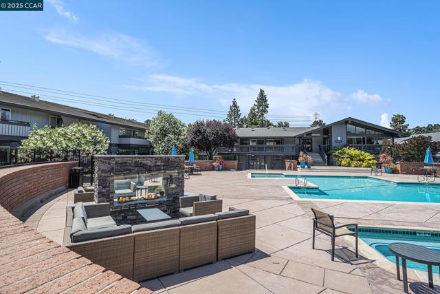 205 Masters Ct, Walnut Creek CA: https://media.crmls.org/mediaz/9cfed5c6-a84d-47b4-9404-d6d2e21675af.jpg