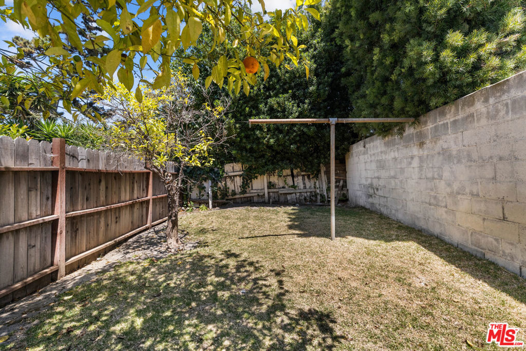 https://media.crmls.org/mediaz/9cfedb58-ade5-4a9d-a84b-d6161b045fdc.jpg?preset=X-Large