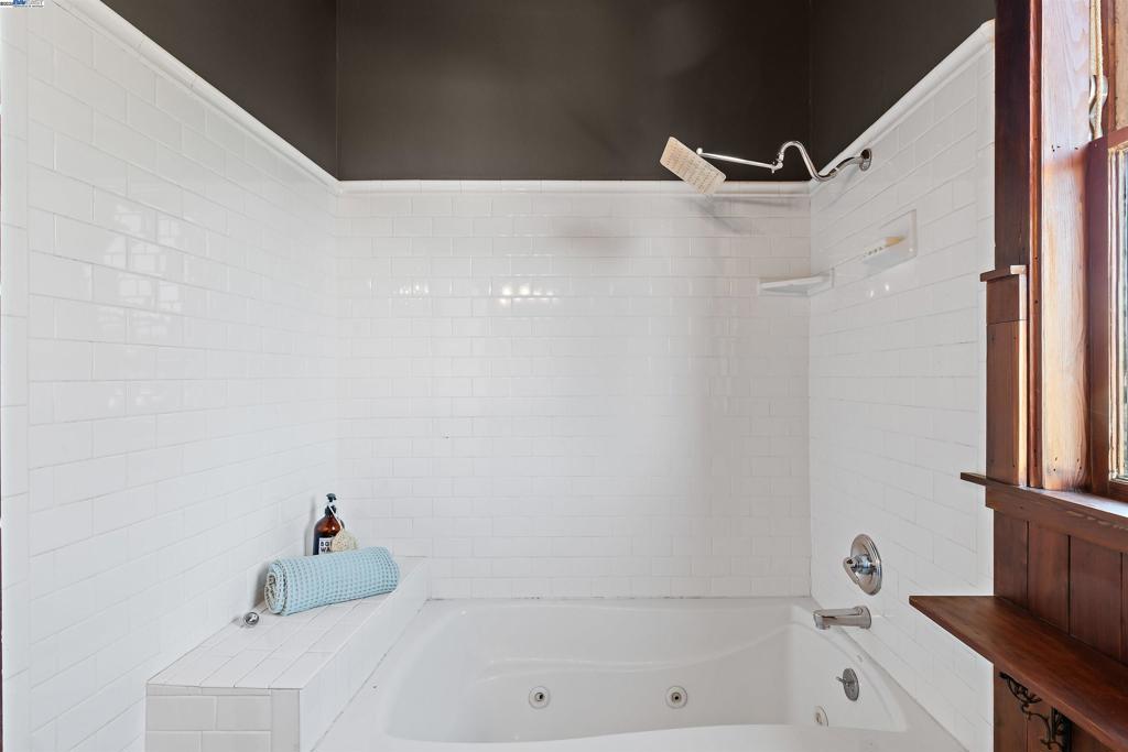 https://media.crmls.org/mediaz/9cfede7e-2e7c-41b6-abc0-96c562a20691.jpg?preset=X-Large