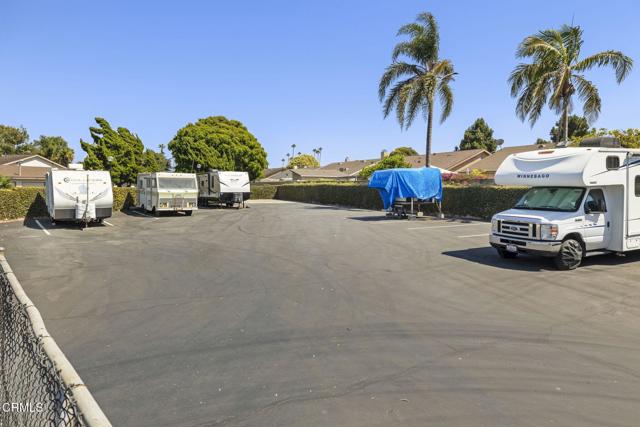 658 Holly Avenue, Oxnard CA: https://media.crmls.org/mediaz/9cff2b25-c4ef-41b5-aa97-76c4e9c19fce.jpg